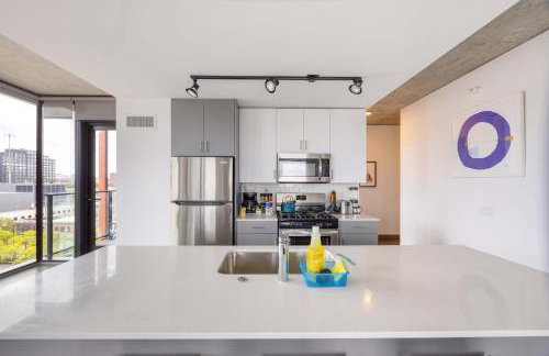 Sophisticated 3BR Suite - New Modern and Luxurious - Photo 10