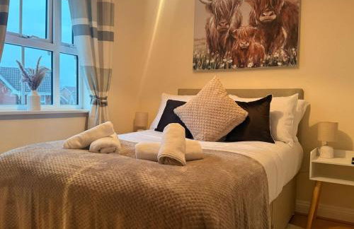 Ivy House - 3-Bed, Sleeps 4, Parking, WiFi, Contractors - Foto 1