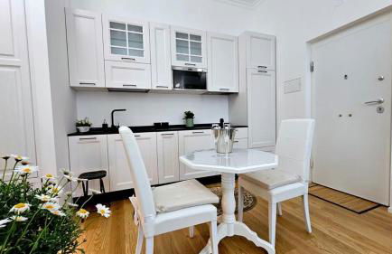 Val's Vatican Wall Apartment - Photo 18