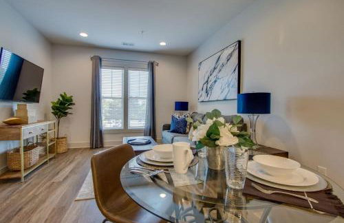 New East Nash - King Bed Short Drive to Dwntwn - Foto 8