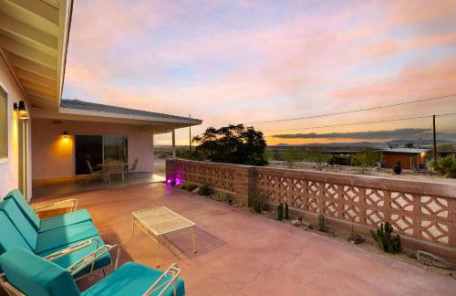 Mid Century Vibes - 2 Min to JTNP - Retro Dive Bar - View - Foto 33