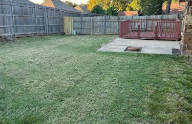 Great Edmond home, near OKC with 3 beds, Wi-fi, cold AC, and central heat, fully fenced backyard - Foto 19