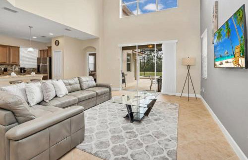 Near Disney - 5BR Home- Games Pool Hot Tub & BBQ - Foto 10