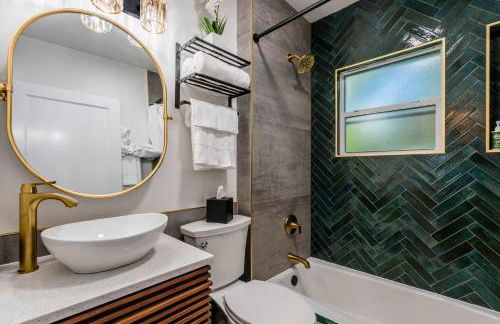 Sanctuary on 3rd - Walk to UF , Parking , Grill - Photo 54