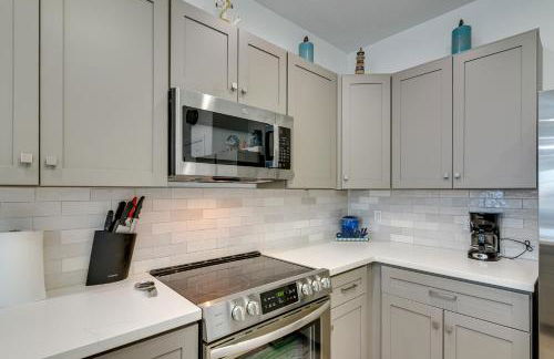 Walk to Gulf Ocean-View Home in Crystal Beach! - Foto 9