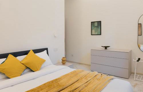 Luxury Milan Apartment - Penthouse in Historic City Center - Photo 6