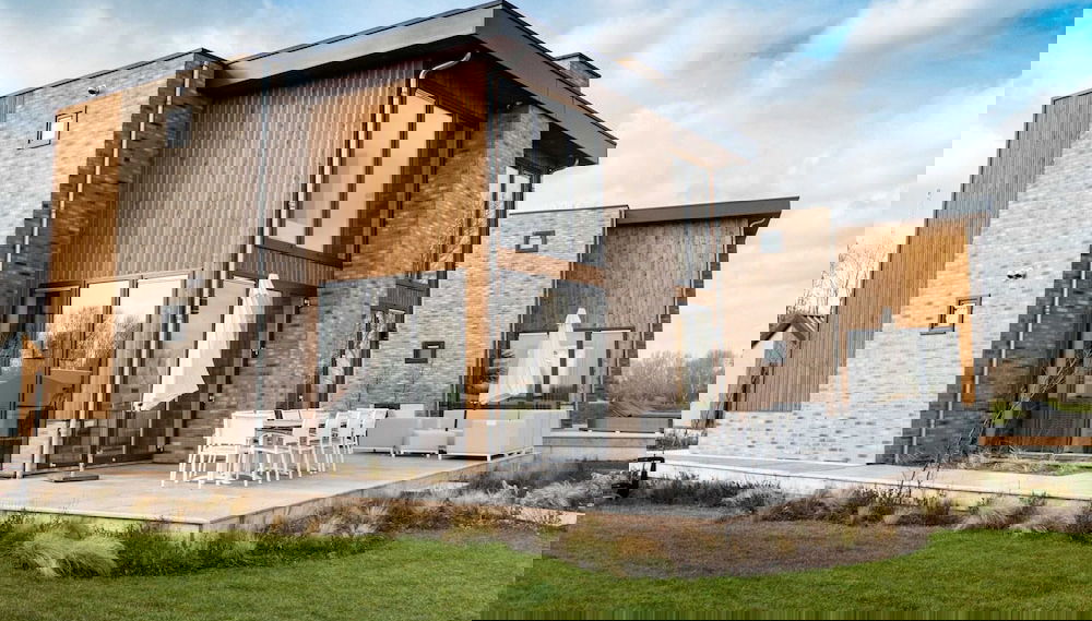 Luxury Villa With Dishwasher - Photo 1, Primary image