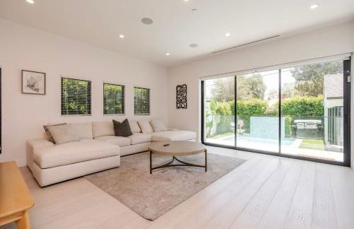 Modern Poolside Paradise - Foto 27