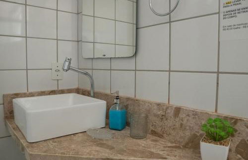 Apto com Varanda, Vista e Piscina a 50m da Praia - Foto 26