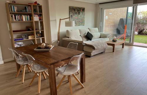 Fabulous Apartment with Garden and Parking - Foto 6