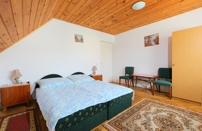 6 bedroom House in Balatonszárszó with garden and terrace - Photo 15