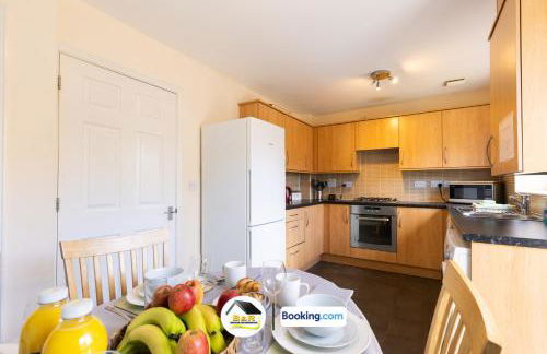 3 Bedroom House By B and R Serviced Accommodation Amesbury With Wifi & Free Parking - Foto 3