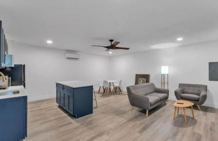 6 Bedroom with Guest House Walk to Lake & Shops - Foto 47