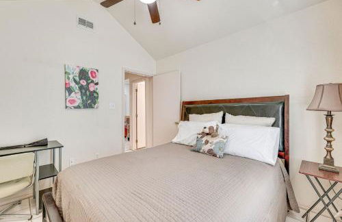 Pet-Friendly San Juan Home with Private Yard and Grill - Foto 6