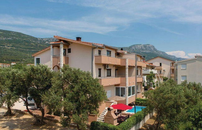 Charming Villa With Outdoor Pool, Bbq, and Sun Deck in Tranquil Kaštela Area - Foto 32