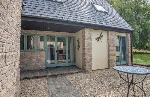 The Pool House - Photo 23