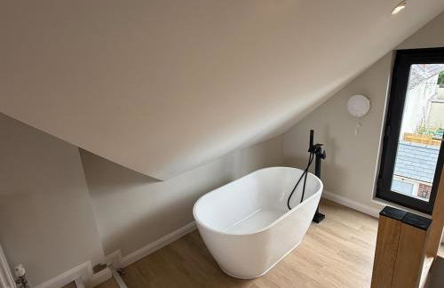 Fire Station View-Central-2 king beds-Brand new interior - Foto 14