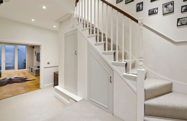 Fulham 4-bed House & Garden Near Tube - Photo 33