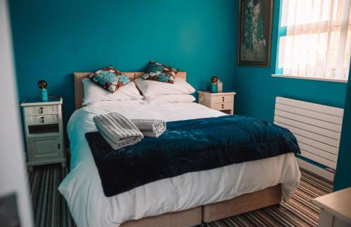 Seafarer's View - 6 bedroom townhouse in Cowes, parking & seaviews. - Photo 26