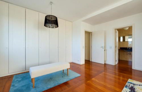 Skyview 2BR with Balcony and Garage - Foto 40