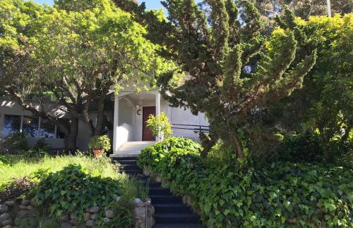 Secluded, Charming and Unique! Spacious Apartment EXCELLENT Central Location - Foto 16