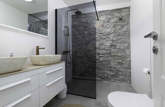 Luxury Krk Villa With Private Pool and Gardens - Photo 18