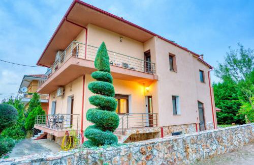 Four lakes luxury suites - Photo 1