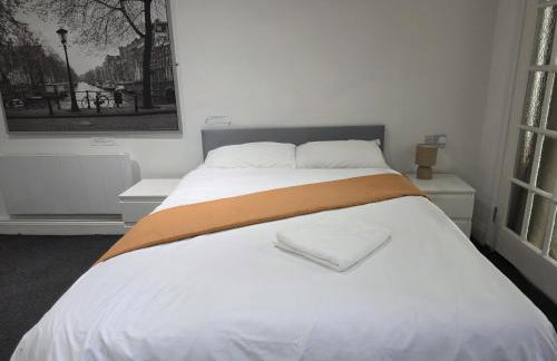Spacious 3-Bedroom Apartment Near Stratford, 1 Minute From Train Station - Foto 11