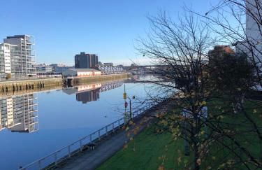 ArcView - SEC Hydro Two Bed Flat With Free parking and Great View - Foto 16