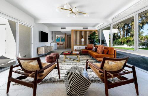 Monterey Manor Interior Designed Home Plus Pool - Photo 16