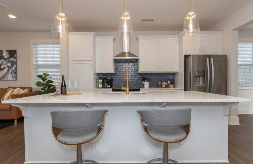 Birdsong Bungalow - Hot Tub, Game Room, Fire Pit - Foto 31