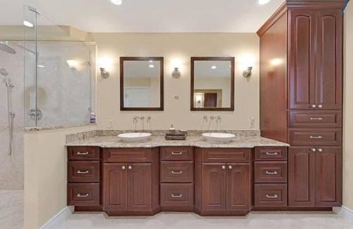 Home with pool by Dream Vacation - Foto 33