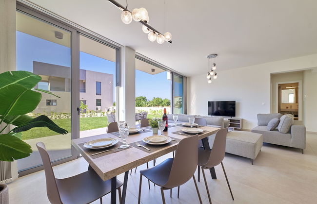 Beach Sand Villas - Beachfront Rooftop Pool - Photo 14