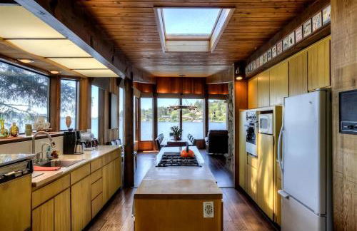 Breathtaking Beach House with Fireplace and Gorgeous Sights in Otis, Oregon - Foto 9