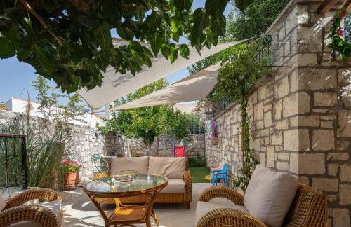 Captain's Hyatt - Photo 31