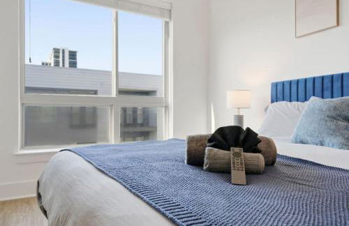 Skyline Retreat - Free Parking, Pool, Balcony - Foto 43