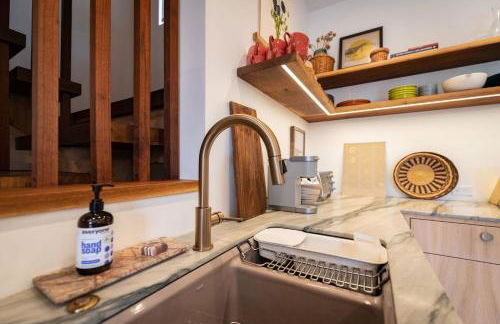 Modern indoor-outdoor living wHot Tub Walk to Beaches & Mountain Trails - Foto 16