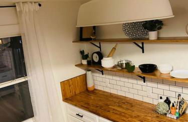 1BR 1 BA near Carl Health and OSF - Foto 2