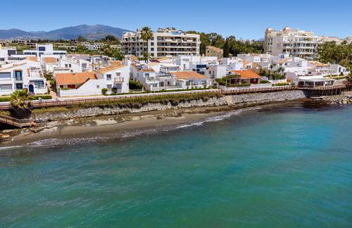 First Row Beach Villa - Photo 80