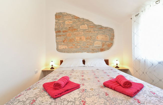 House 1735 - Photo 4