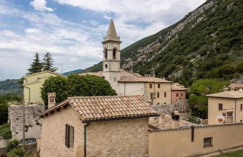 Casa ridente nella valle del Menotre con giardino - Photo 34