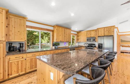 River Retreat w/hot tub, beach, game room - Foto 48