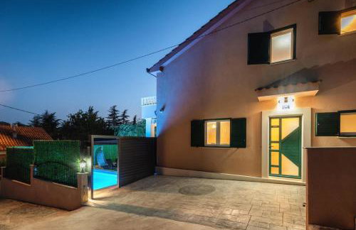 Villa Viktoria with private swimming pool - Photo 35