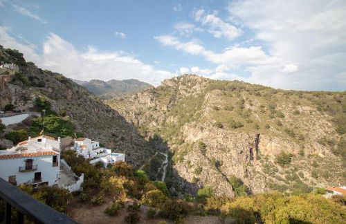 Quiet house in village center with mountains views - Photo 37
