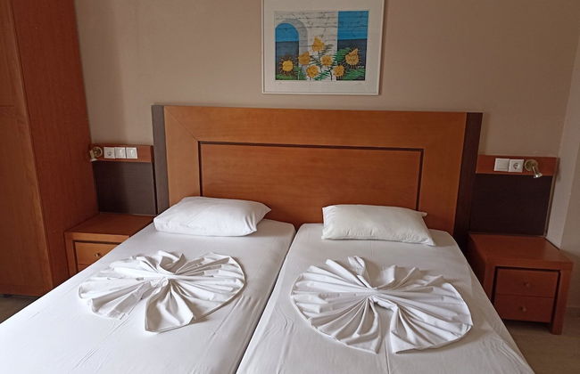 Bristol Hotel & Apartments - Photo 14