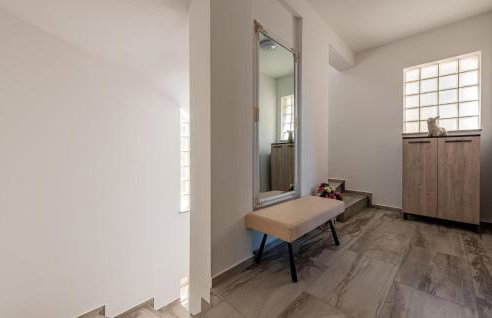 Beautiful Apartment In Prizna With Wifi - Photo 21