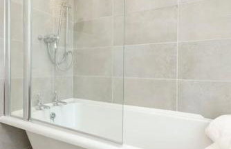 Dorney Windsor Legoland 5 Star Stay for upto 14 guests - Photo 55