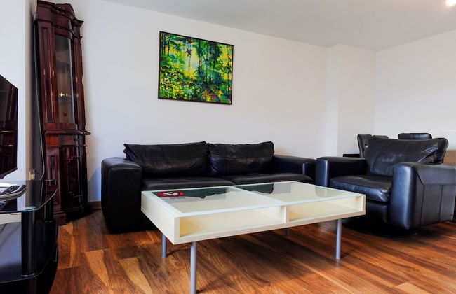 LuxeLiving Apartment - Foto 8