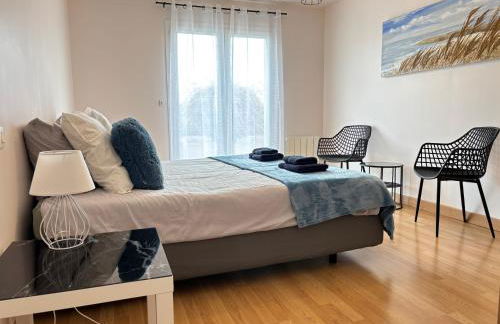 La clé des champs Maison plain pied lumineuse bien équipée, séjour spacieux, belle terrasse aménagée, garage, grand jardin clos, parking, près de Bayeux et Omaha Beach, chiens bienvenus - Foto 28