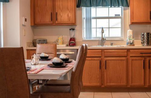 Super Mario Hideaway - Pool, Spa, Game Room Fun! - Foto 18